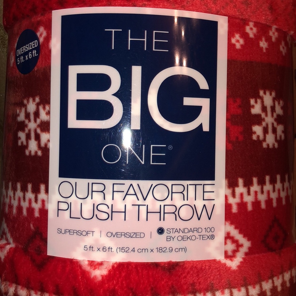 OVERSIZED PLUSH THROW